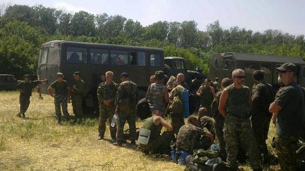 Minst 60 ukrainska soldater tog den 28 augusti sin tillflykt till den ryska sidan av gränsen.