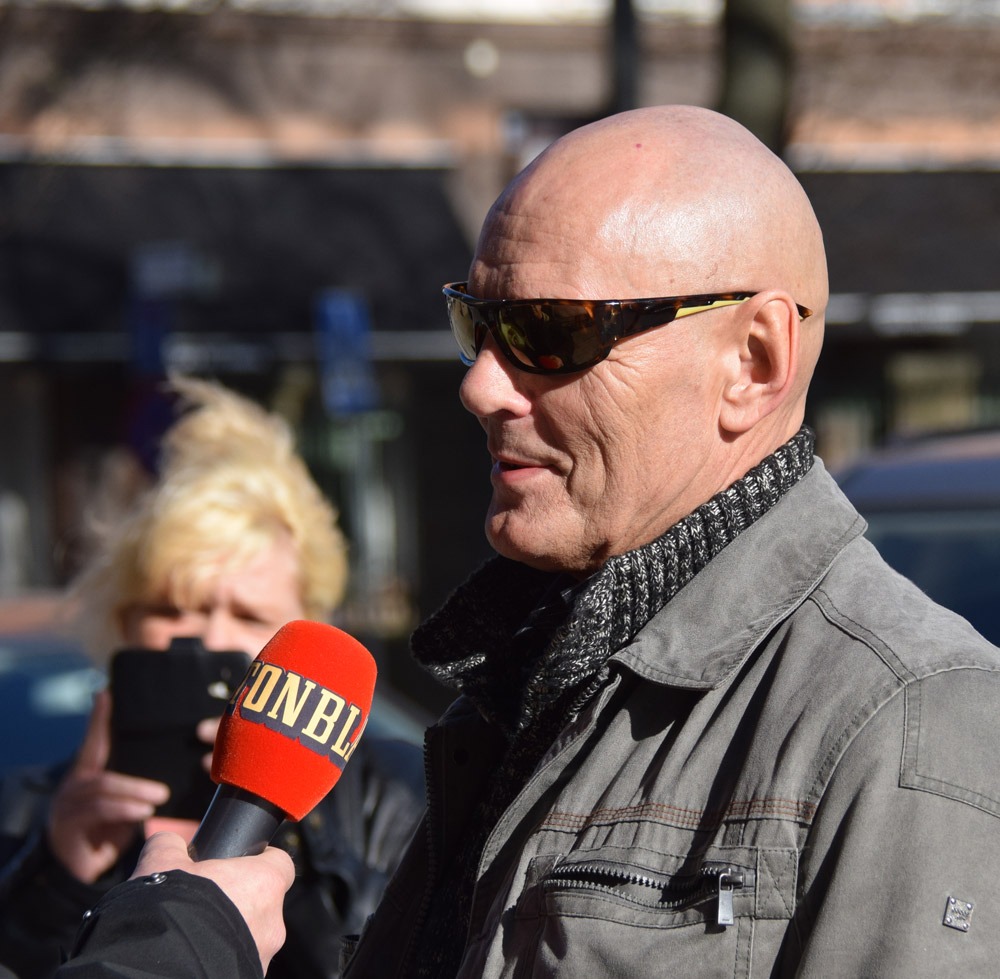 Svartenbrandt intervjuas av Aftonbladet. Foto: Nya Tider 