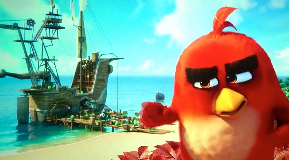 Kritisk. Den röda Angry Bird försöker uppmärksamma alla öns invånare på att de nya gästerna bara blir fler och fler och utnyttjar invånarnas gästfrihet, men förgäves.
